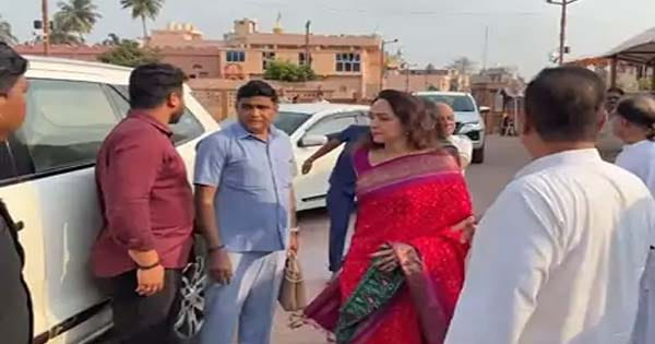 हेमा मालिनी के खिलाफ FIR दर्ज, एक्ट्रेस पर धार्मिक भावनाओं को ठेस पहुंचाने का आरोप, पुरी जगन्नाथ मंदिर जाने पर हुआ बवाल