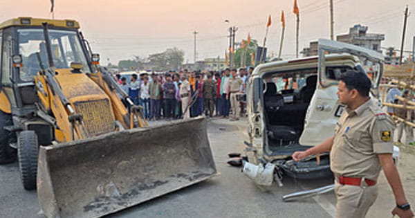 बेगूसराय में भीषण सड़क हादसा : बारात से लौट रही स्कॉर्पियो डिवाइडर से टकराकर पलटी, 4 की मौत; 5 गंभीर रूप से घायल