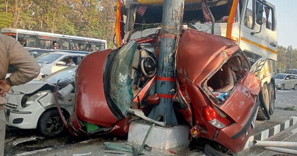 देहरादून में हादसा : डोईवाला टोल प्लाजा पर बेकाबू डंपर ने तीन गाड़ियों को रौंदा, दो की दर्दनाक मौत