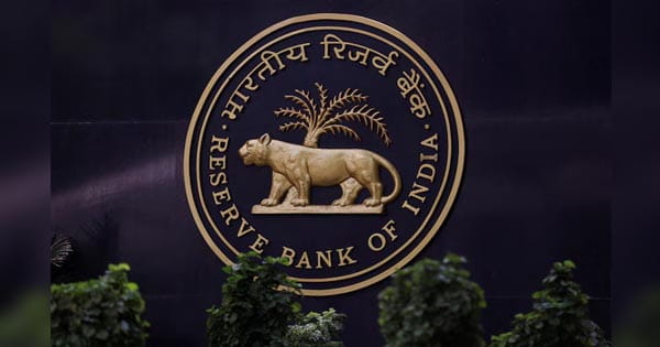 RBI ने देश के इन दो बड़े बैंकों पर लगाया भारी भरकम जुर्माना, कस्टमर पर क्या होगा असर! जानिए पूरा मामला