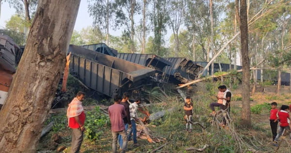 झारखंड में बड़ा रेल हादसा : साहिबगंज में दो मालगाड़ियों की जोरदार टक्कर, 3 लोगों की मौत, 4 CISF जवान घायल