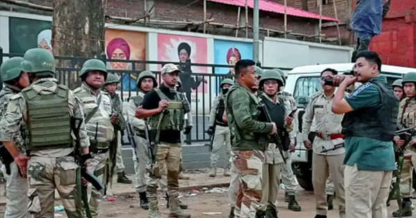 सुरक्षा बलों की कार्रवाई : मणिपुर में फिर हथियारों का जखीरा बरामद, प्रतिबंधित उग्रवादी संगठन का सदस्य गिरफ्तार