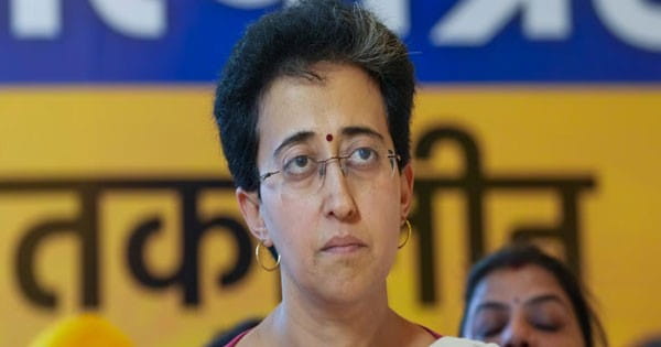 रेखा गुप्ता के पति सरकार चला रहे…आतिशी ने सीएम पर लगाए गंभीर आरोप, बोलीं- काम ‘सरपंच-पति’ संभालेंगे, BJP ने जताई नाराजगी 