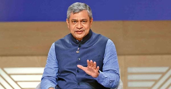 विदेशी कंपनियों पर निर्भरता अब और नहीं, भारत बना रहा 25 स्वदेशी चिपसेट, रेल मंत्री ने दी जानकारी
