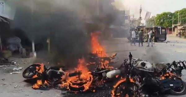 मुर्शिदाबाद के बाद अब 24 परगना में वक्फ कानून को लेकर हिंसा, प्रदर्शनकारियों ने किया हाईवे जाम, गाड़ियां जलाई 