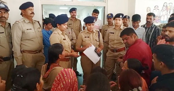 Indore News : एमआईजी थाना क्षेत्र में स्टाल विवाद ने पकड़ा तूल, हिंदू संगठन ने की थाना प्रभारी को हटाने की मांग, पुलिस कमिश्नर कार्यालय पहुंचकर सौंपा ज्ञापन