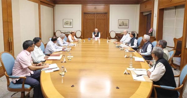 पहलगाम आतंकी हमले पर सरकार सख्त, पीएम आवास पर CCS की आपात बैठक जारी, हमले का मास्टरमाइंड पाकिस्तान में