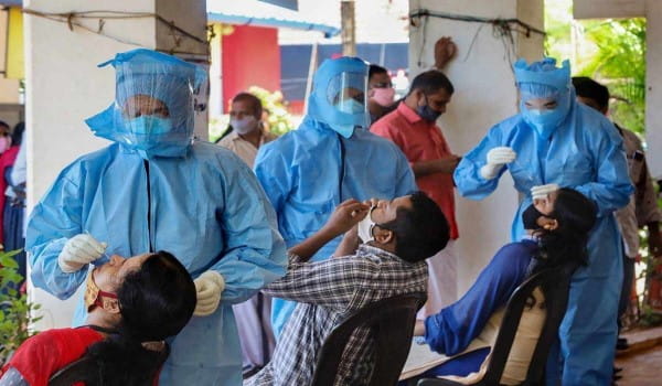देश में पिछले 24 घंटों में कोरोना के 2.68 लाख नए केस दर्ज, ओडिशा में मोलनुपिराविर के इस्तेमाल पर रोक; ओमिक्रॉन के मामले 6 हजार के पार