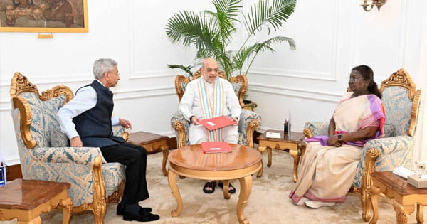 Pahalgam Terror Attack : राष्ट्रपति से मिले गृहमंत्री अमित शाह और विदेश मंत्री, पहलगाम आतंकी हमले की दी जानकारी