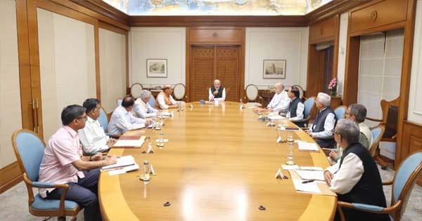 पहलगाम आतंकी हमले के बाद भारत का पाकिस्तान पर डिजिटल अटैक, 17 पाकिस्तानी यूट्यूब चैनल्स पर लगाई रोक, सीमा पर भी तनाव बरकरार