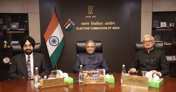 वोटर लिस्ट से हटेगा मृतकों का नाम, चुनाव आयोग की तीन बड़ी पहल, अब मतदाता सूची होगी और अधिक सटीक