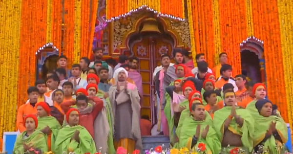 बद्रीनाथ धाम के खुले कपाट : श्रद्धालुओं पर हेलीकॉप्टर से हुई पुष्पवर्षा, 2 घंटे में 10 हजार श्रद्धालु पहुंचे मंदिर