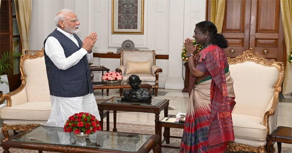 Operation Sindoor : राष्ट्रपति द्रौपदी मुर्मू से मिले पीएम मोदी, ऑपरेशन सिंदूर की दी पूरी जानकारी; 25 मिनट में 9 आतंकी ठिकाने तबाह