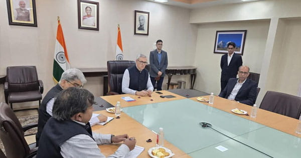 Operation Sindoor के बाद जम्मू-कश्मीर में हाई अलर्ट, सीएम उमर अब्दुल्ला की हाई-लेवल मीटिंग, अमित शाह ने की सीधी बातचीत