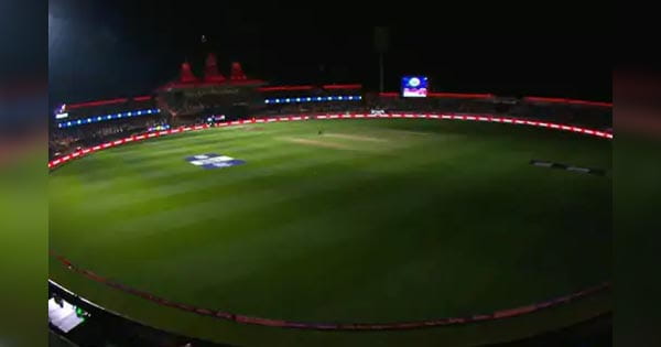 IPL : पाकिस्तान हमले के बीच दिल्ली-पंजाब मैच रद्द, दर्शकों ने लगाए पाकिस्तान मुर्दाबाद के नारे, स्टेडियम खाली
