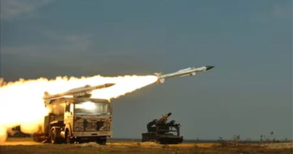 India-Pakistan Conflict LIVE : सायरन की आवाज से गूंजा चंडीगढ़, हवाई हमले का अलर्ट; रक्षा मंत्री CDS और तीनों सेना प्रमुखों के साथ करेंगे मीटिंग