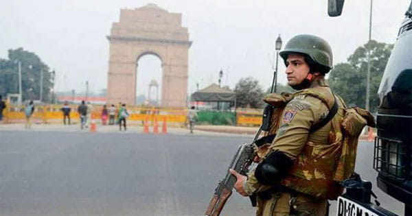 भारत-पाकिस्तान तनाव के बीच दिल्ली में हाई अलर्ट, लाल किला-कुतुब मीनार की सुरक्षा बढ़ी
