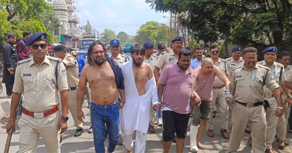 6 महीने बदमाश जुबैर मौलाना गिरफ्तार, फायरिंग और दहशत फैलाने वाले तीन गुर्गे भी दबोचे, पुलिस ने निकाला आरोपियों का जुलूस