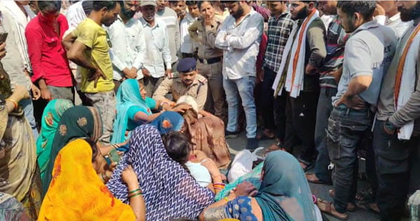 रायसेन में संदिग्ध हालात में घायल मिले युवक की मौत, सड़क पर शव रखकर परिजनों का चक्काजाम