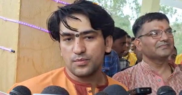 सीजफायर उल्लंघन पर भड़के बाबा बागेश्वर, बोले- पाकिस्तान कुत्ते की पूंछ है, बिगड़ैल औलाद कभी नहीं सुधरेगी