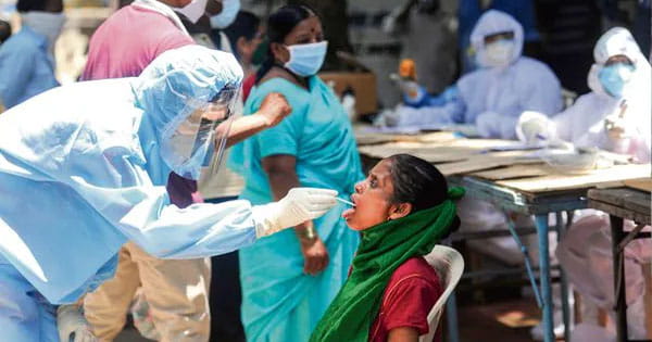 नए वैरिएंट पर वैक्सीन बेअसर, क्या आएगी कोरोना की चौथी लहर? देश में एक्टिव केस 1326, अब तक 14 की मौत