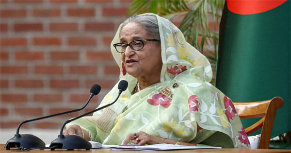 शेख हसीना पर मानवता के खिलाफ अपराधों का मुकदमा शुरू, टीवी पर लाइव दिखा रहे ट्रायल, भारत में हैं पूर्व प्रधानमंत्री
