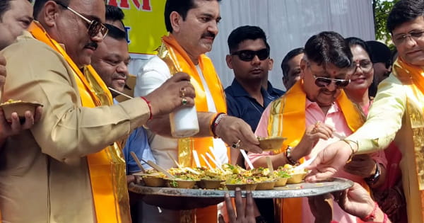 विश्व पोहा दिवस -राजबाड़ा पर मंत्री विजयवर्गीय सहित कई भाजपा नेता शामिल, इंदौर में करीब 90 फीसदी लोग दिन की शुरुआत पोहे से