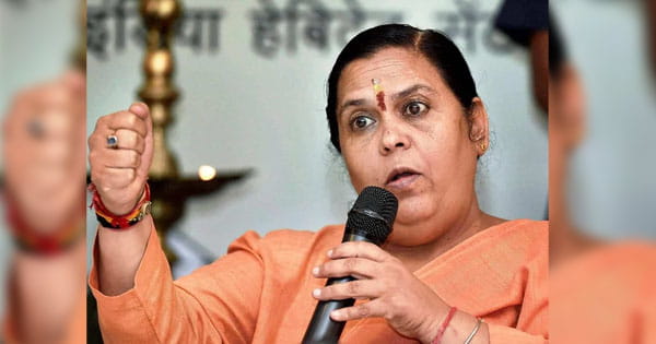 रुद्राक्ष महोत्सव पर सियासत : पंडित प्रदीप मिश्रा से मिली उमा भारती, बोलीं- घटनाक्रम को लेकर करेंगी मुख्यमंत्री से चर्चा