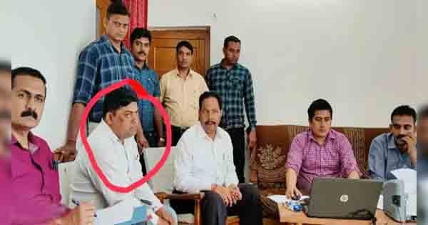 सिवनी में लोकायुक्त की कार्रवाई : पटवारी को 15 हजार की रिश्वत लेते पकड़ा, जमीन का बंटवारा करने के एवज में मांगी थी घूस