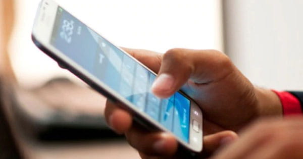 काम की बात! क्या आपका Phone भी हो जाता है गर्म? जानें कैसे अपने फोन को ओवर हीटिंग से बचाएं