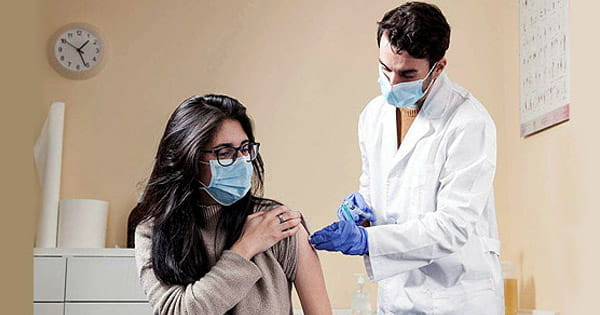 18+ आयु के लोगों को भी लगेगी प्रिकॉशन डोज, इस दिन से प्राइवेट वैक्सीनेशन सेंटर्स पर होगी उपलब्ध