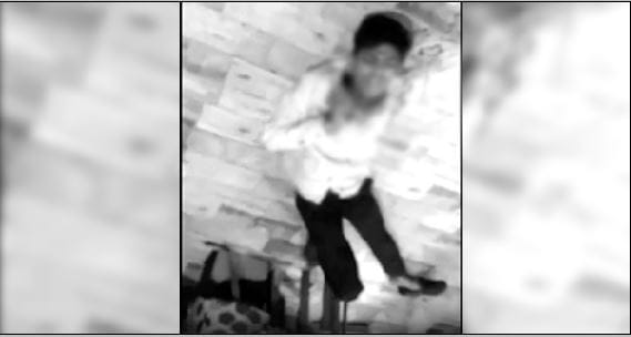 Indore : युवक ने कटर से काट लिया खुद का गला, देखिए दिल दहलाने देने वाला Video