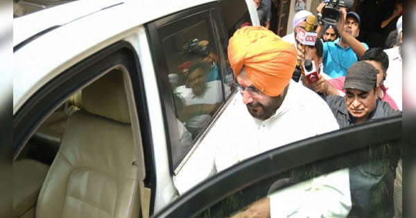 Navjot Sidhu Road Rage Case : नवजोत सिंह सिद्धू ने पटियाला कोर्ट में किया सरेंडर, सुप्रीम कोर्ट ने सुनाई एक साल जेल की सजा