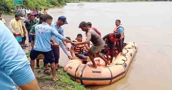 सीहोर : डैम पर काम कर रहे 20 मजदूर बाढ़ में फंसे, होमगार्ड और SDRF ने किया रेस्क्यू, तेज बारिश से सीप नदी उफान पर