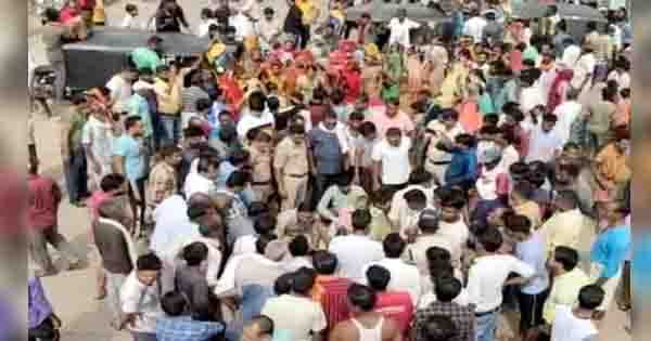 सीधी में स्कूल बस अनियंत्रित होकर घर में घुसी, 2 लोगों की मौत; गुस्साए लोगों ने किया चक्का जाम