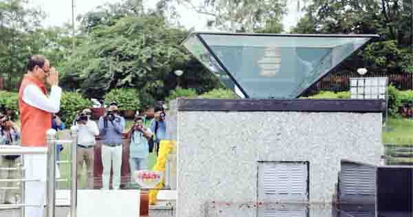Kargil Vijay Diwas : CM शिवराज ने कारगिल युद्ध के शहीदों को दी श्रद्धांजलि, बोले- सेना ने लड़ाई में वीरता का अद्भुत परिचय दिया