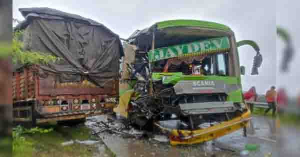बस-ट्रक की आमने सामने भिंड़त, 7 लोग घायल, गुजरात से कोलकाता जा रही बस धार में हादसे का शिकार