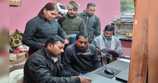Katni News : लोकायुक्त ने पटवारी को 5 हजार की रिश्वत लेते पकड़ा, नामांतरण अपडेट कराने के बदले मांगे थे रुपए