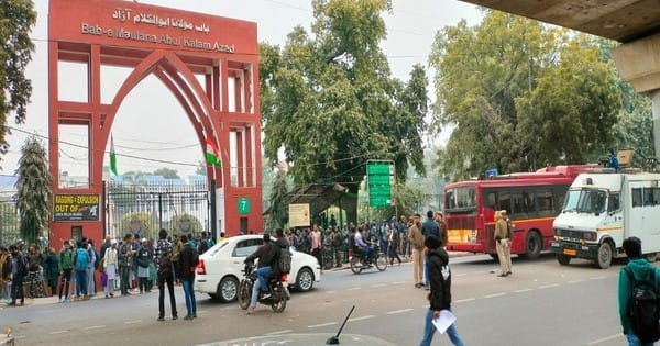 BBC Documentary Screening Row : जामिया यूनिवर्सिटी में छात्रों का हंगामा, पुलिस ने 4 को हिरासत में लिया