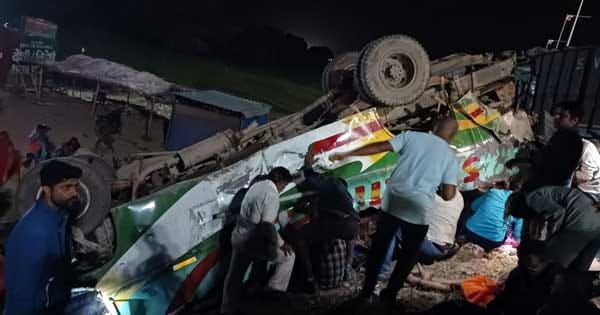 MP News : अमित शाह के कार्यक्रम से वापस लौट रहीं बसों को ट्रक ने टक्कर मारी, एक पलटी, दो खाई में गिरीं, 15 की मौत