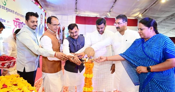 मुरलीधर राव ने कहा- कांग्रेसी नेता पाकिस्तान और उग्रवादियों के दोस्त होते हैं, CM शिवराज बोले- युवाओं के सहयोग से बनेगा आत्मनिर्भर MP