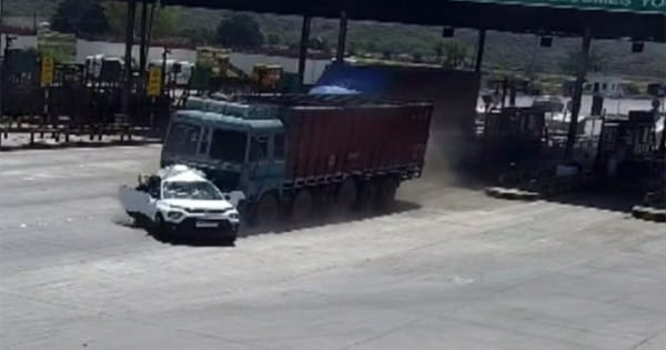 ग्वालियर : तेज रफ्तार ट्रक ने 100 मीटर तक कार को घसीटा, घटना CCTV में कैद