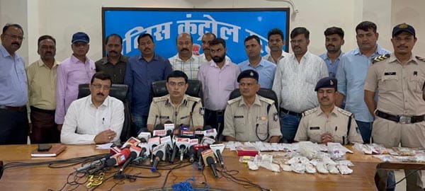 30 लाख रुपए के सोने चांदी के जेवरात बरामद, सराफा व्यवसायी के साथ हुई थी लूट