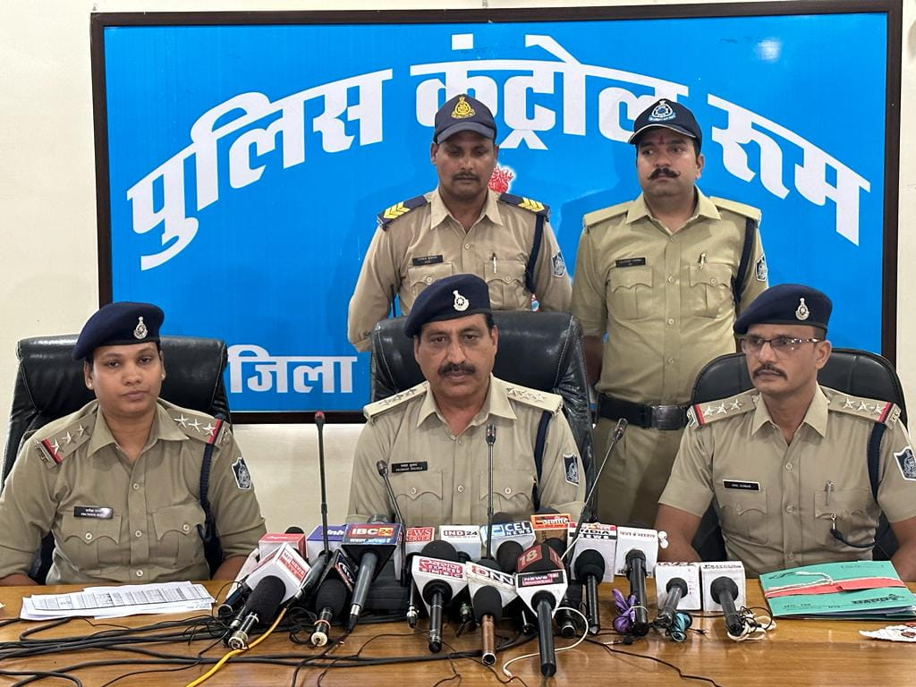 पेट्रोल पम्प पर डकैती की योजना बनाते 5 बदमाश गिरफ्तार,  घातक हथियार बरामद