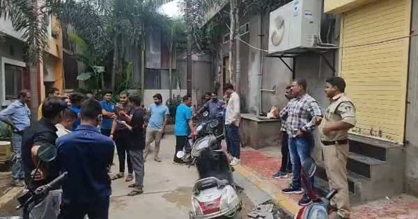 इंदौर में किराए के मकान में लोगों का धर्मांतरण! बजरंग दल के कार्यकर्ताओं का आरोप- इसाई समाज के लोग करवा रहे धर्म परिवर्तन