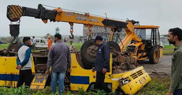 इंदौर-अहमदाबाद हाईवे पर हादसा : ट्रक ने बस को मारी टक्कर, एक की मौत; 30 से ज्यादा घायल