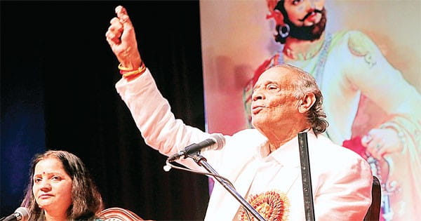 20 दिन से बुखार में था, डॉक्टर से कहा, कविता सुना लूं तो ठीक हो जाऊंगा