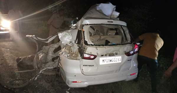 खंडवा में दर्दनाक हादसा : ट्रक और कार की टक्कर में पांच लोगों की मौत, पुनासा के पास हुई दुर्घटना