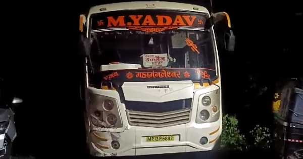 उज्जैन में सड़क हादसा : BSNL की महिला कर्मचारी को बस ने रौंदा... मौत, आप के शहर अध्यक्ष हैं पति; ड्राइवर गिरफ्तार