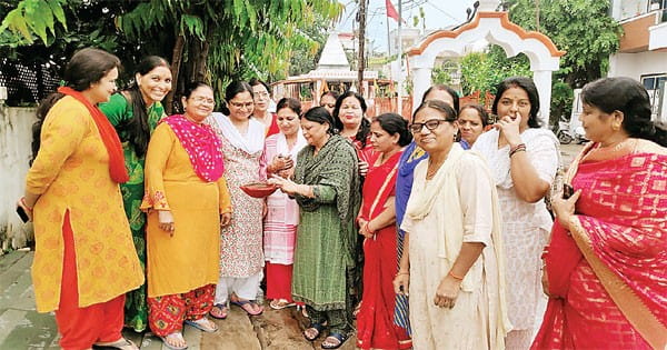 अमरनाथ कॉलोनी की महिलाएं पिछले 10 साल से शहरवासियों को डेंगू के प्रति कर रहीं अलर्ट